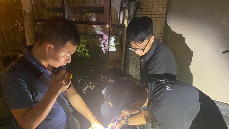 Nghỉ lễ, hai nam thanh niên mua cần sa về sử dụng gặp ngay cảnh sát 141 