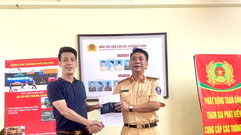 Hành động ý nghĩa của cảnh sát giao thông đối với tài sản công dân bị đánh mất