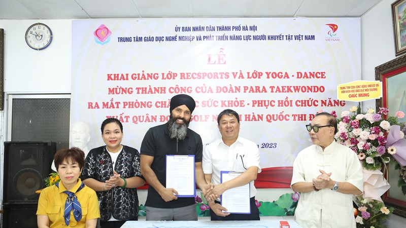 Sôi nổi ngày khai giảng, mừng công Taekwondo và ra mắt phòng chăm sóc sức khỏe phục hồi chức năng