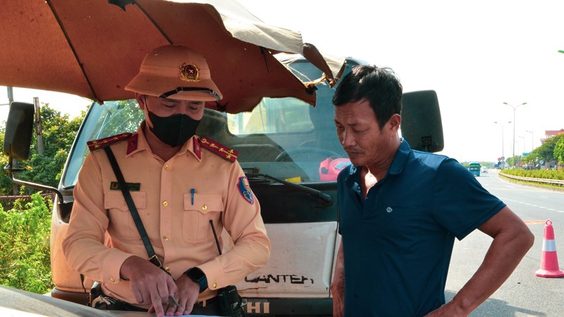 Nâng cao ý thức cho người điều khiển phương tiện tham gia giao thông