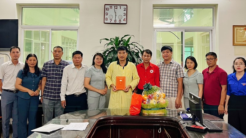 Lãnh đạo Ủy ban MTTTVN thành phố Hà nội thăm hỏi, động viên và trao hỗ trợ gia đình nạn nhân vụ cháy tại huện Thanh Trì