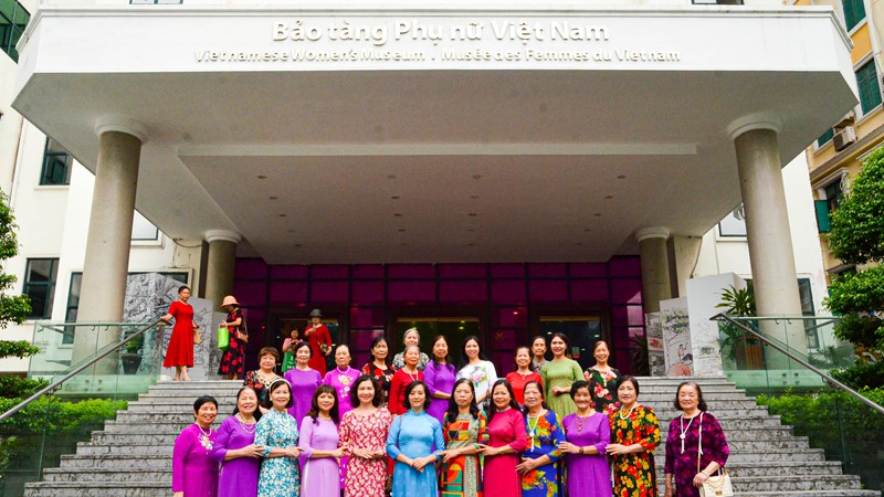 Câu lạc bộ Phụ nữ Thủ đô tổ chức tham quan Bảo tàng phụ nữ Việt Nam
