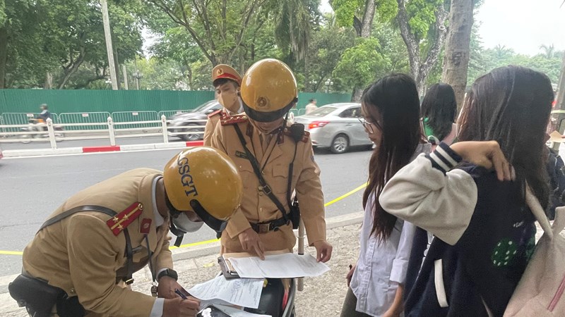 Học sinh Hà Nội liên tục vi phạm luật giao thông