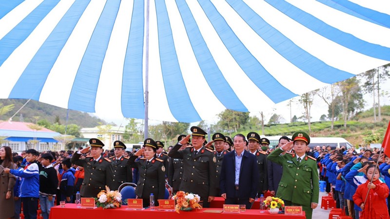 Mang hơi ấm về với vùng cao