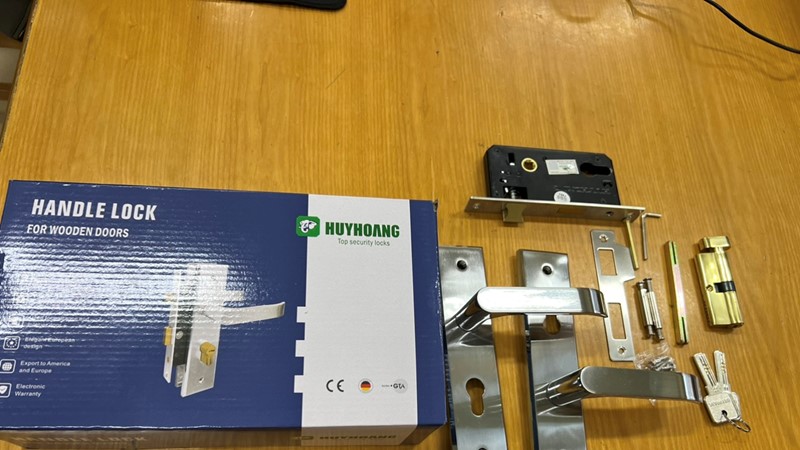 Chương Mỹ (Hà Nội): Phát hiện xử lý cơ sở buôn bán khóa giả nhãn hiệu Huy Hoàng 