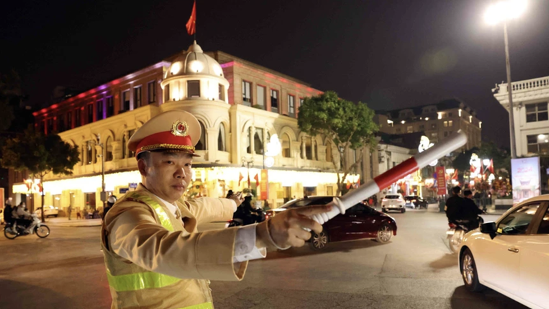 CSGT Hà Nội trực 100% quân số đảm bảo an toàn cho thông trong đêm Giao thừa