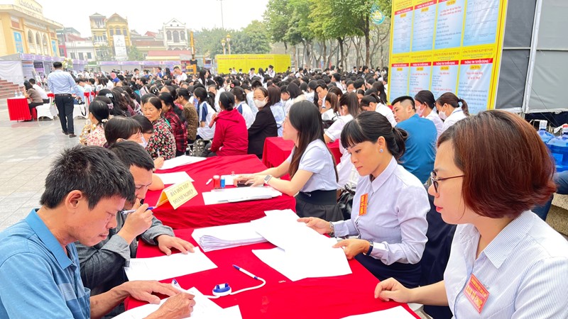 Gần 2.300 chỉ tiêu tuyển dụng tại phiên giao dịch việc làm thị xã Sơn Tây