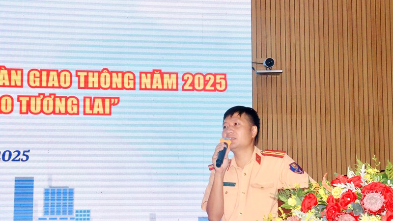 Hơn 200 cán bộ, hội viên phụ nữ phường Thượng Cát được tuyên truyền về an toàn giao thông
