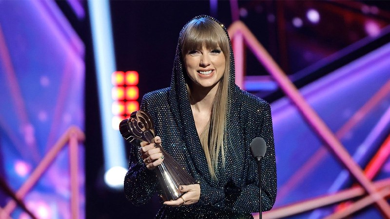Taylor Swift bội thu ở Giải thưởng âm nhạc iHeartRadio 2023