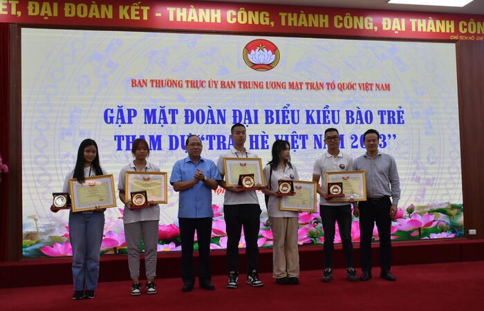Trại hè Việt Nam 2023: Mặt trận Tổ quốc vinh danh thanh niên kiều bào tiêu biểu