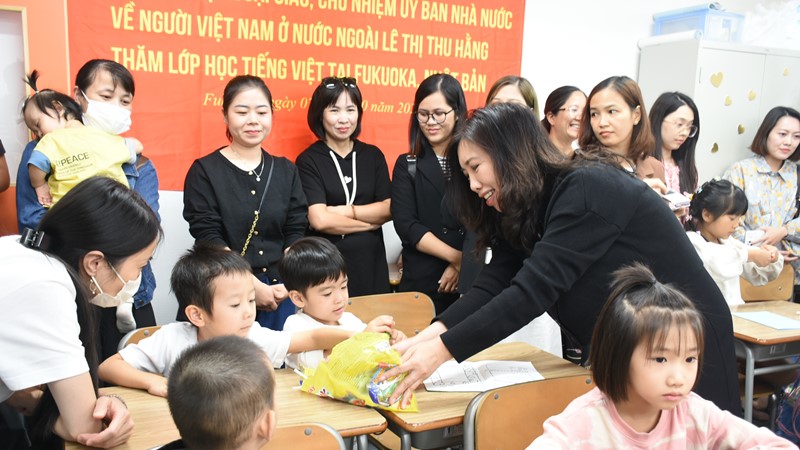 Thứ trưởng Bộ Ngoại giao Lê Thị Thu Hằng thăm cộng đồng người Việt Nam tại khu vực Kyushu