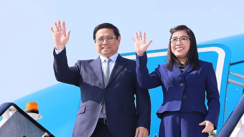 Thủ tướng Phạm Minh Chính và phu nhân bắt đầu chuyến công du đầu tiên của năm 2024