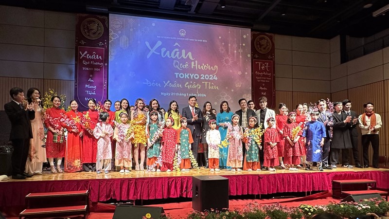 Trình diễn nghệ thuật phục vụ cộng đồng người Việt Nam tại Nhật Bản