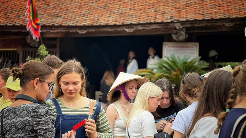 Khách quốc tế đến Việt Nam tháng đầu năm 2024 đạt mức cao kỷ lục