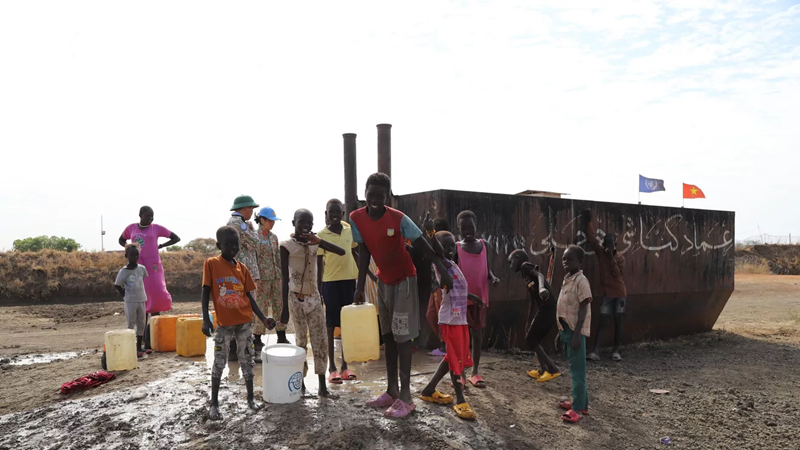 Lực lượng Công binh Việt Nam mang nước sạch đến với người dân Abyei