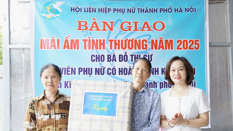 Hội LHPN Hà Nội trao hai mái ấm tình thương tại xã Phúc Thọ