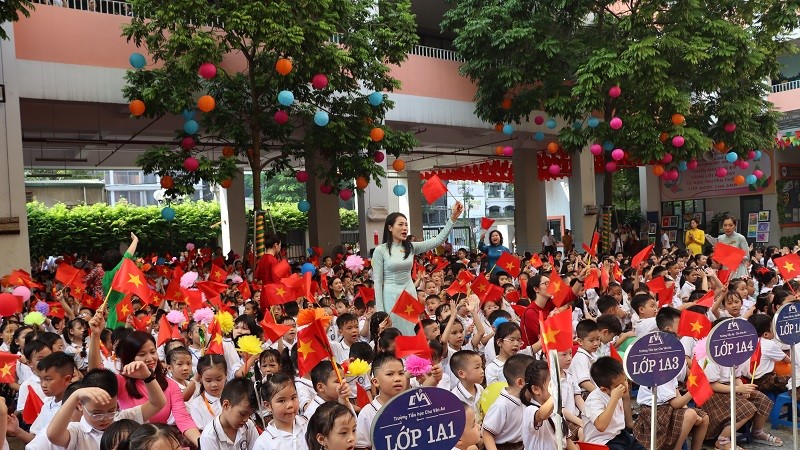 Chủ tịch HĐND TP Hà Nội dự khai giảng năm học mới tại Trường Tiểu học Chu Văn An 