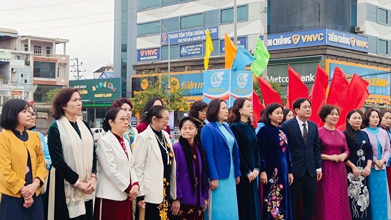 Khai mạc Hội thảo “Phong trào Phụ nữ Ba đảm đang - giá trị lịch sử và thời đại”