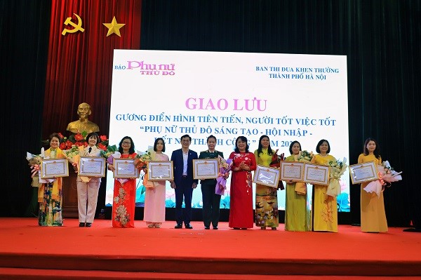 Sống như những đóa hoa!