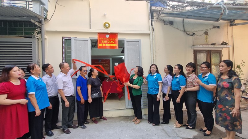  Bàn giao “Mái ấm tình thương” cho gia đình hội viên có hoàn cảnh khó khăn 