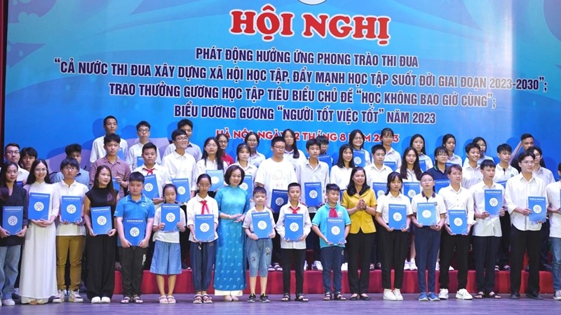 Phát động thi đua, đẩy mạnh học tập suốt đời 