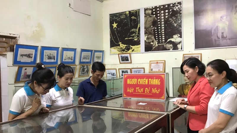 Học tập chuyên đề "Học và làm theo Bác"