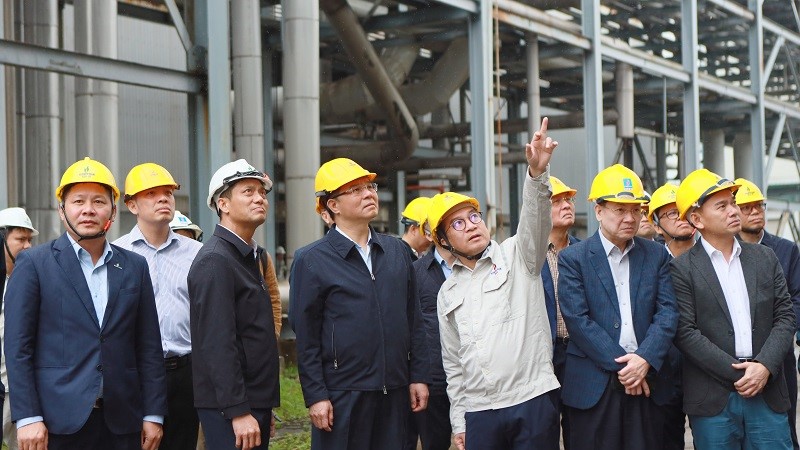 “Thiết thực đẩy mạnh sản xuất kinh doanh hoàn thành vượt mức toàn bộ các chỉ tiêu kế hoạch quản trị 2025, bù đắp những thiệt hại mà đất nước đang phải đối mặt do mưa lũ”