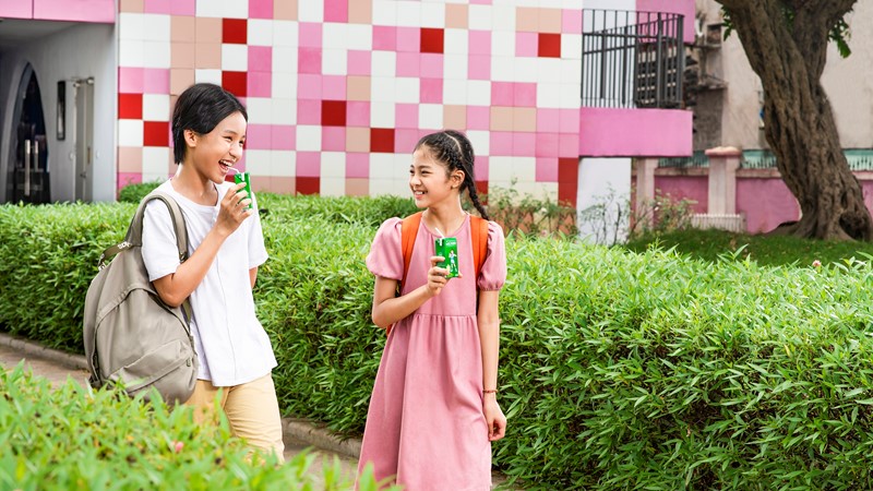 Mẹ lựa thức uống dinh dưỡng, tiếp thêm nguồn năng lượng tự nhiên cho con chơi thể thao