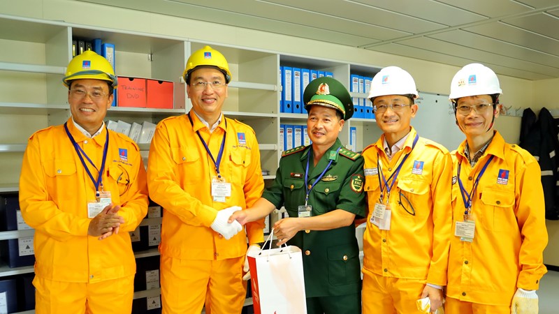 Tổng lực cho “chiến dịch” đón chuyến tàu LNG đầu tiên đến Việt Nam 