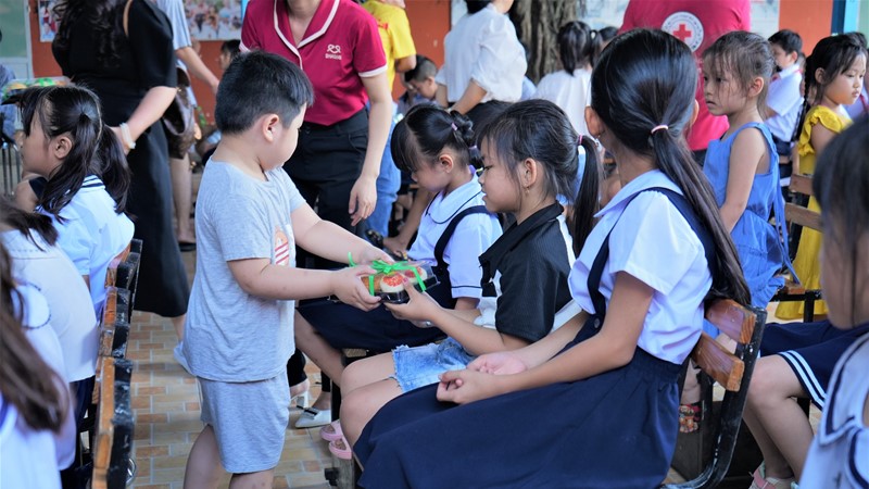 Gieo lòng nhân ái và trách nhiệm với cộng đồng cho thế hệ măng non