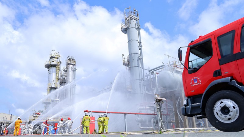 Phối hợp tổ chức các chương trình bảo đảm an ninh – an toàn công trình khí và cộng đồng dân cư