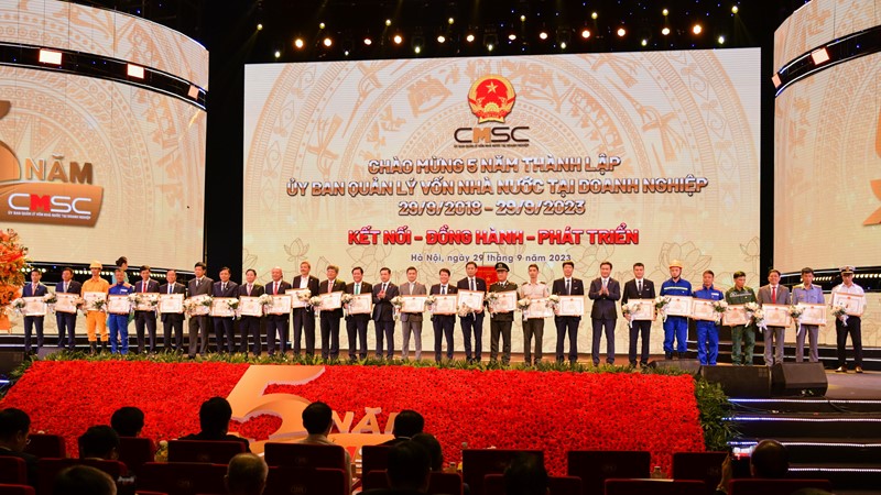 Tập thể PV GAS và Tổng giám đốc Phạm Văn Phong được vinh danh tại Lễ kỷ niệm 5 năm thành lập Ủy ban Quản lý vốn Nhà nước