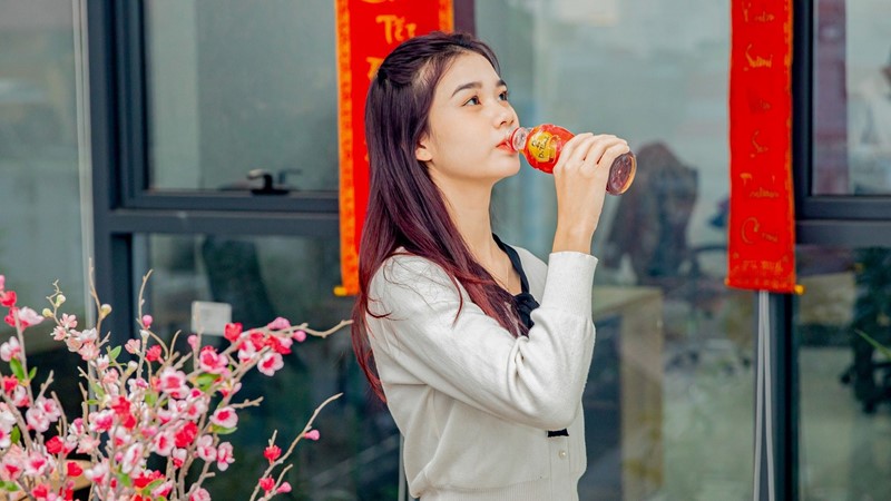 Đối mặt với combo “nắng nóng, deadline, thiếu ngủ”: Người trẻ làm gì để tươi mát, giữ dáng xinh mỗi ngày?