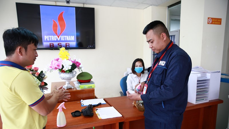 BSR chế thành công dung dịch rửa tay khô sát khuẩn phòng chống Corona