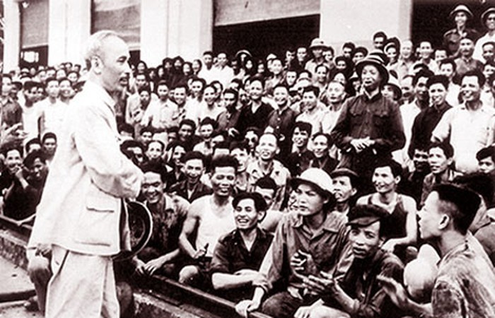 Trưng bày chuyên đề "Chủ tịch Hồ Chí Minh với giai cấp công nhân Việt Nam"