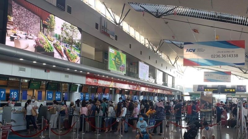Hai chuyến bay đưa du khách mắc kẹt rời Đà Nẵng