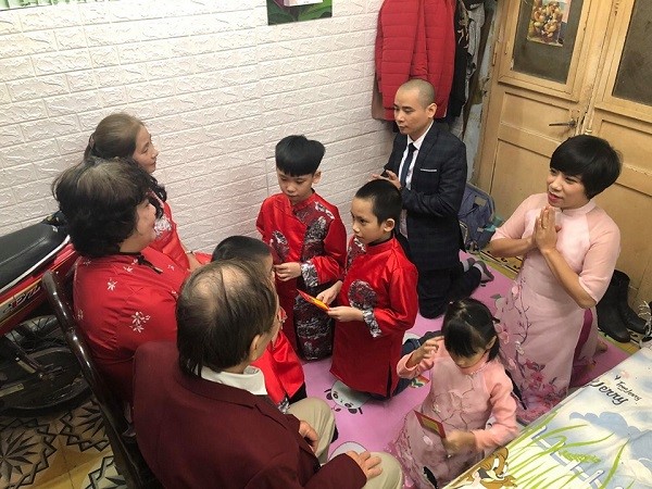 Dạy con đạo hiếu, cha mẹ phải làm gương