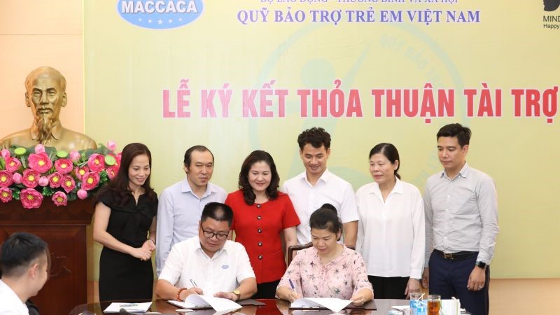 Ký thỏa thuận hỗ trợ 2 tỷ đồng đến trẻ em khó khăn