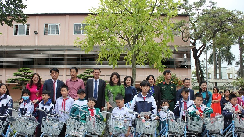 Hội LHPN huyện Đông Anh: Trao tặng 90 xe đạp cho trẻ em có hoàn cảnh khó khăn vượt khó
