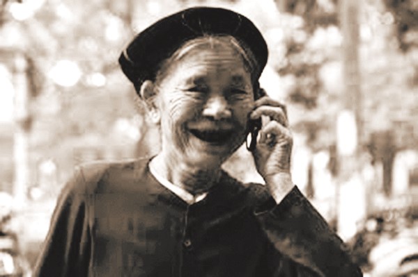 Bà nội làm “Điệp viên 007”