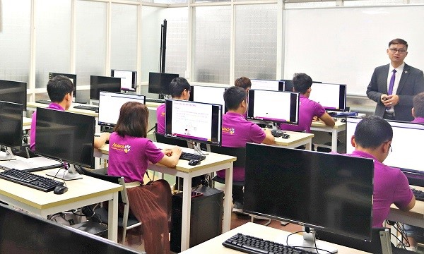 Để học phí không trở thành "rào cản" học sinh, sinh viên tới trường