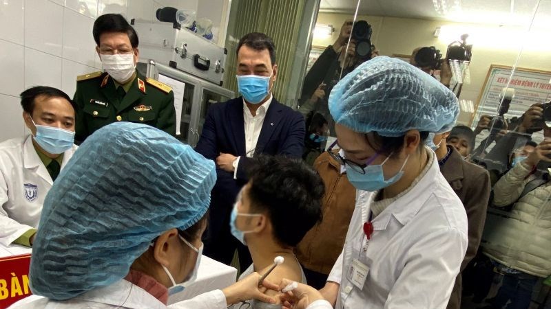Việt Nam đang đàm phán mua 30 triệu liều vaccine của Anh