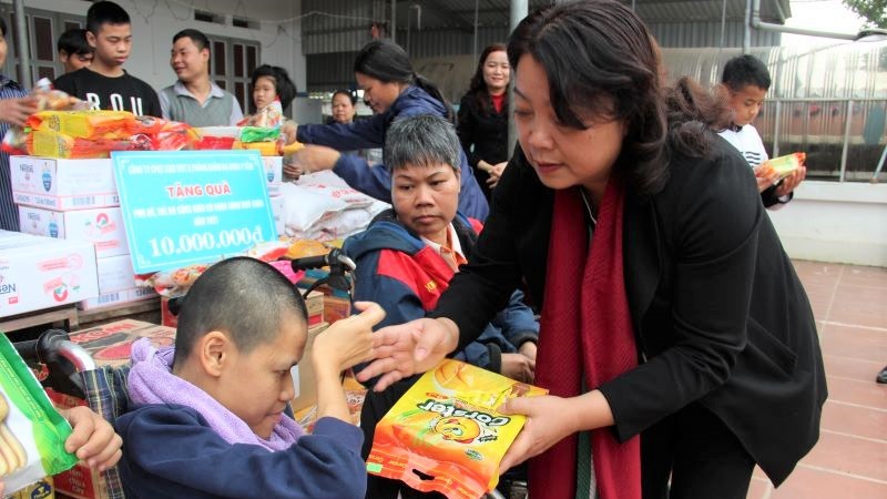 Đảng ủy Hội LHPN Hà Nội: Thăm, tặng quà, chúc Tết phụ nữ, trẻ em công giáo có hoàn cảnh khó khăn
