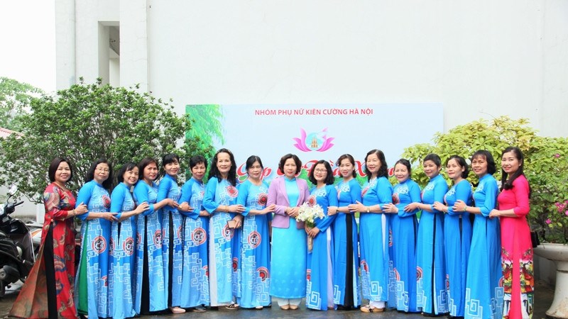 Nhóm Phụ nữ kiên cường Hà Nội giúp đỡ nhau hòa nhập cộng đồng