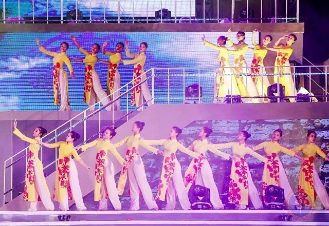 Trường làm sai, học sinh gánh trái đắng