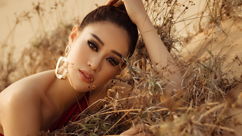 Hoa hậu Khánh Vân khoe vóc dáng nóng bỏng trong bộ ảnh bikini trước thềm Miss Universe