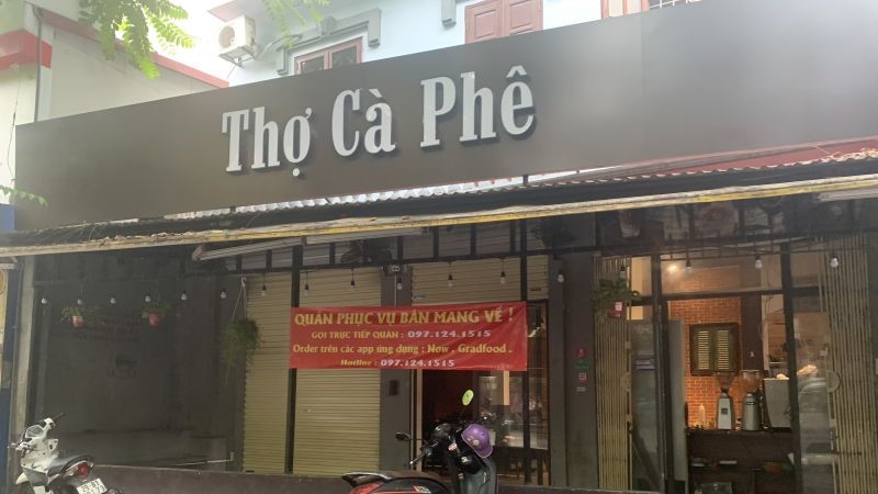 Từ 12h ngày 15/5, các quán hàng dịch vụ ăn uống, tiệm cắt tóc gội đầu thực hiện nghiêm việc dừng hoạt động