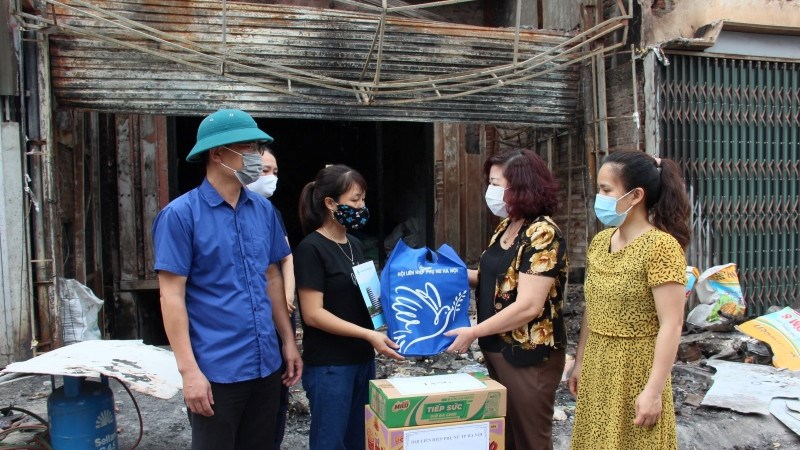 Hội LHPN Hà Nội: Hỗ trợ gia đình khó khăn do hỏa hoạn tại xã Nghĩa Hương, huyện Quốc Oai