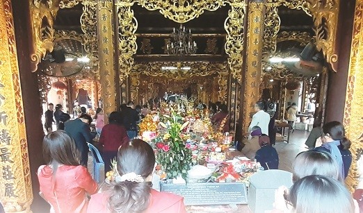 Bia Bà: Lịch sử về nơi cầu lộc nổi tiếng Hà thành