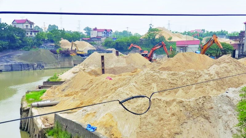 Hà Nội: Nhiều bãi cát, sỏi không phép ngang nhiên tồn tại